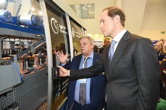 Министр промышленности и торговли России Денис Мантуров оценил оборудование кубанского завода Министр промышленности и торговли России Денис Мантуров оценил оборудование кубанского завода