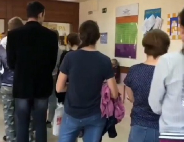 "К врачам не пробиться!": кубанцы в соцсетях жалуются на огромные очереди в больницах