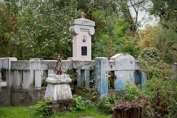 В Сети обсуждают жуткое видео у могилы Марфы Турищевой на Всесвятском кладбище Краснодара В Сети обсуждают жуткое видео у могилы Марфы Турищевой на Всесвятском кладбище Краснодара