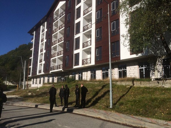 В Сочи приступили к сносу трех объектов самовольного строительства 