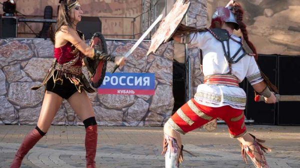 Второй фестиваль-конкурс &laquo;Эфес Кубани&raquo; по артистическому фехтованию и боевому танцу посетили более 10 тыс. краснодарцев