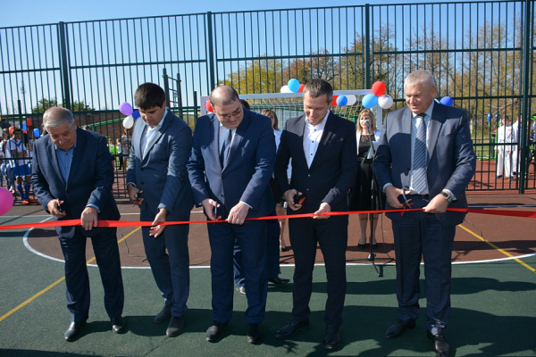 В Новокубанском районе открылась новая спортивная площадка В Новокубанском районе открылась новая спортивная площадка
