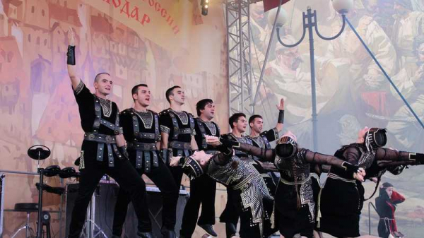 Второй фестиваль-конкурс &laquo;Эфес Кубани&raquo; по артистическому фехтованию и боевому танцу посетили более 10 тыс. краснодарцев