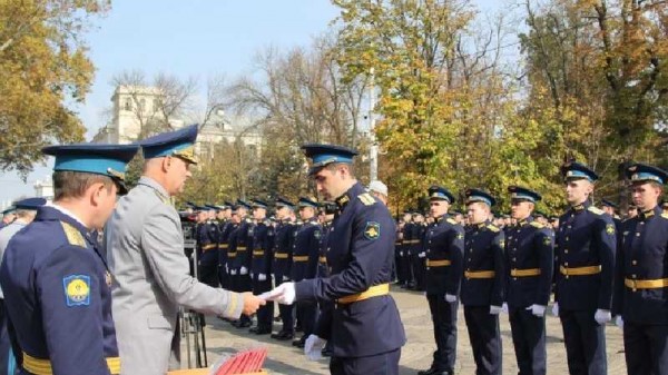 Из курсантов в лейтенанты: выпускниками Краснодарского училища лётчиков в этом году стали 559 пилотов Из курсантов в лейтенанты: выпускниками Краснодарского училища лётчиков в этом году стали 559 пилотов