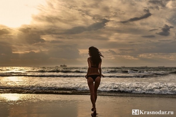 Обокрала знакомого на улице