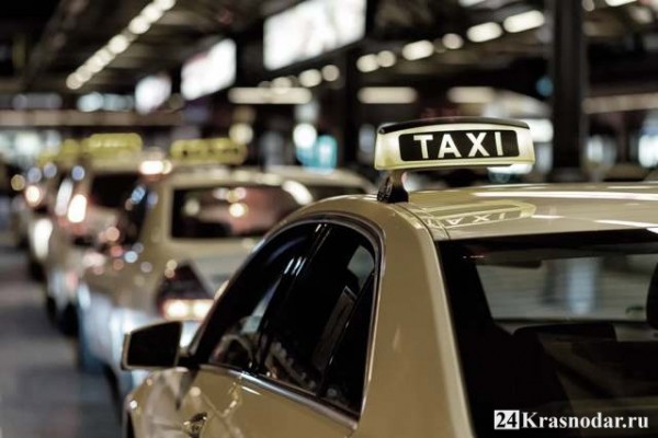 Таксист обворовал клиента