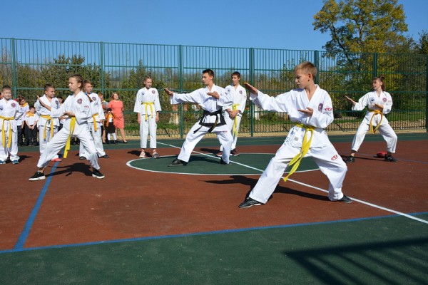 В Новокубанском районе открылась новая спортивная площадка