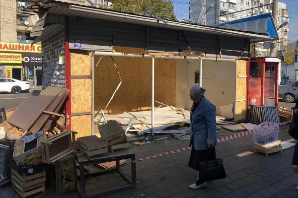 В Краснодаре сносят киоски на улице 40 лет Победы