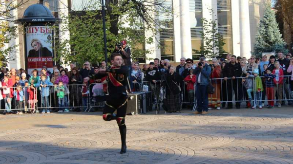 Второй фестиваль-конкурс &laquo;Эфес Кубани&raquo; по артистическому фехтованию и боевому танцу посетили более 10 тыс. краснодарцев