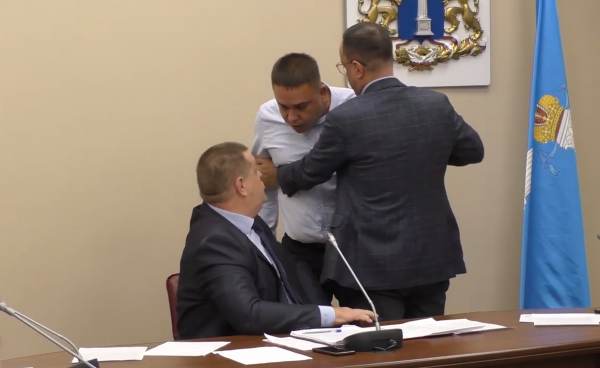 Депутаты - люди взрослые, а комплексы у них мальчишечьи