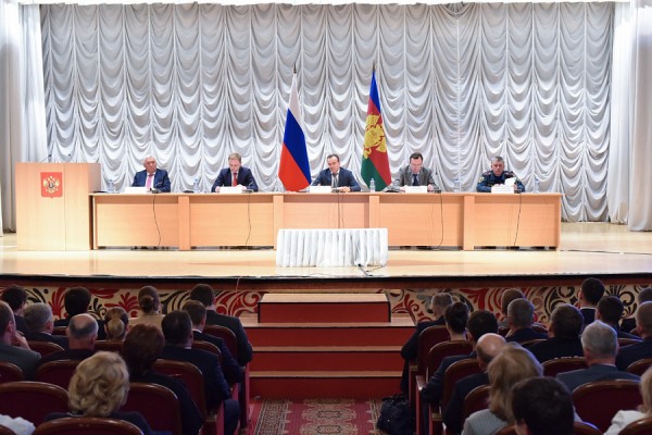 Вениамин Кондратьев поручил разработать регламент контроля выхода в море маломерных коммерческих судов 