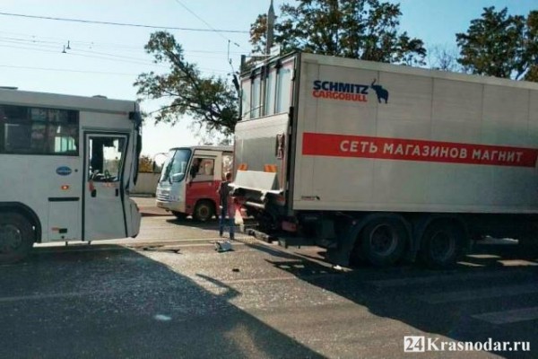 ДТП с автобусом на Красных Партизан ДТП с автобусом на Красных Партизан