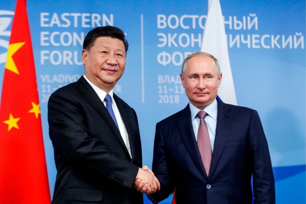 Россияне + китайцы = дружба навек Россияне + китайцы = дружба навек