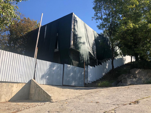 В Сочи приступили к сносу трех объектов самовольного строительства 