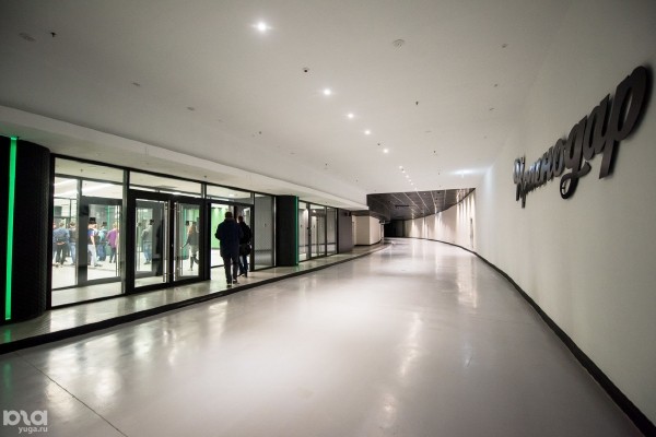 «Галицкий считает, что футбол — это театр, и зрителям должно быть удобно». Как устроен изнутри стадион ФК «Краснодар» «Галицкий считает, что футбол — это театр, и зрителям должно быть удобно». Как устроен изнутри стадион ФК «Краснодар»