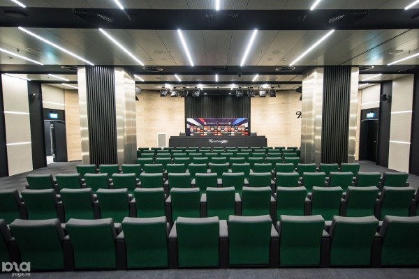 «Галицкий считает, что футбол — это театр, и зрителям должно быть удобно». Как устроен изнутри стадион ФК «Краснодар» «Галицкий считает, что футбол — это театр, и зрителям должно быть удобно». Как устроен изнутри стадион ФК «Краснодар»