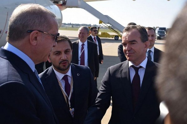 Губернатор Краснодарского края встретил в аэропорту Сочи Президента Турции
Губернатор Краснодарского края встретил в аэропорту Сочи Президента Турции