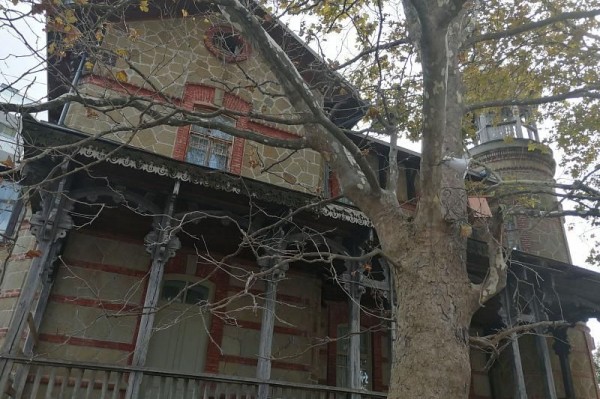 
            Какие секреты хранит старинная дача инженера Николая Петрова в поселке Шепси                    