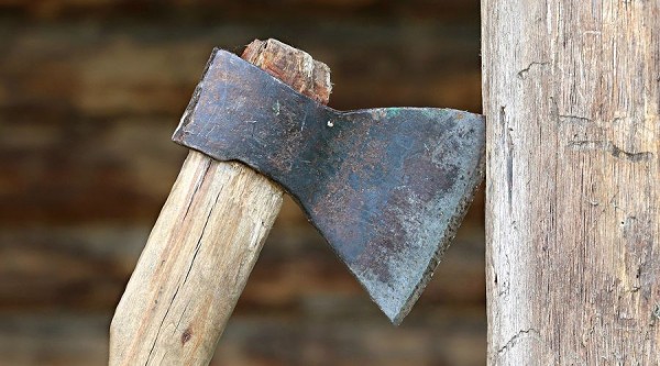 В Дагестане арестовали мужчину, который пришел в школу в клоунской маске и с топором В Дагестане арестовали мужчину, который пришел в школу в клоунской маске и с топором