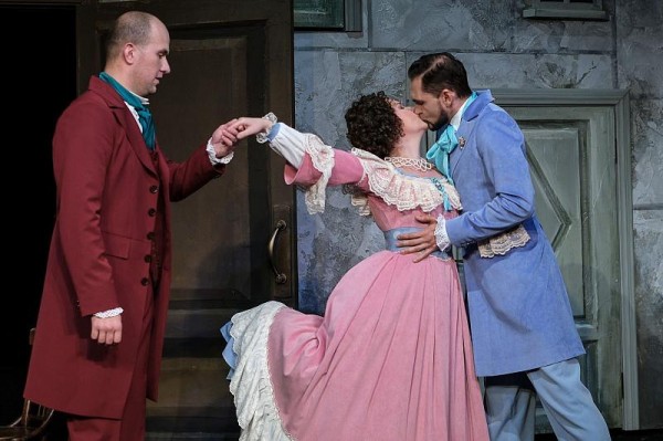 
            В Краснодаре Молодежный театр выпустил «Мертвые души»                     