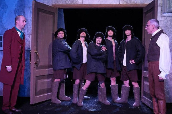 
            В Краснодаре Молодежный театр выпустил «Мертвые души»                     