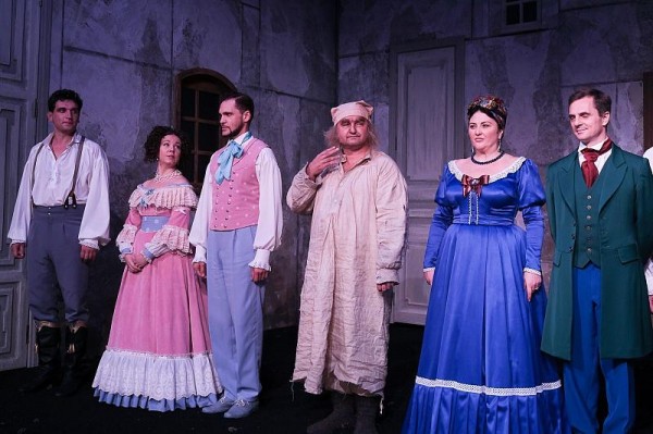 
            В Краснодаре Молодежный театр выпустил «Мертвые души»                     