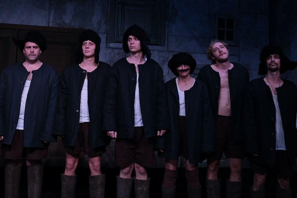 
            В Краснодаре Молодежный театр выпустил «Мертвые души»                     