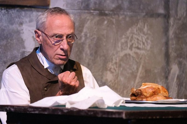 
            В Краснодаре Молодежный театр выпустил «Мертвые души»                     