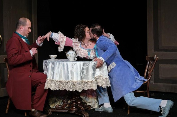 
            В Краснодаре Молодежный театр выпустил «Мертвые души»                     