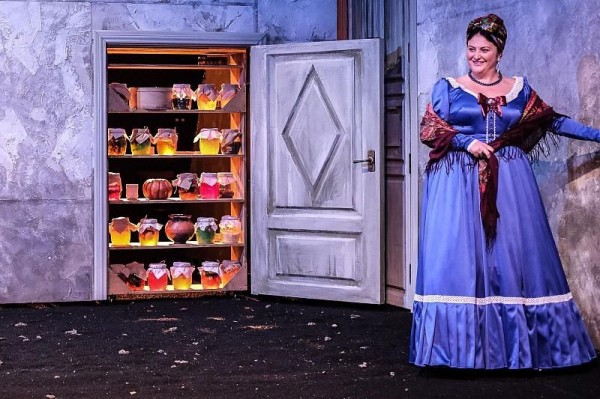 
            В Краснодаре Молодежный театр выпустил «Мертвые души»                     