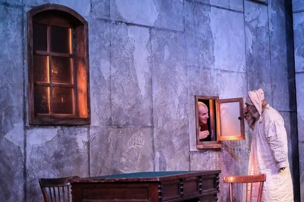 
            В Краснодаре Молодежный театр выпустил «Мертвые души»                     