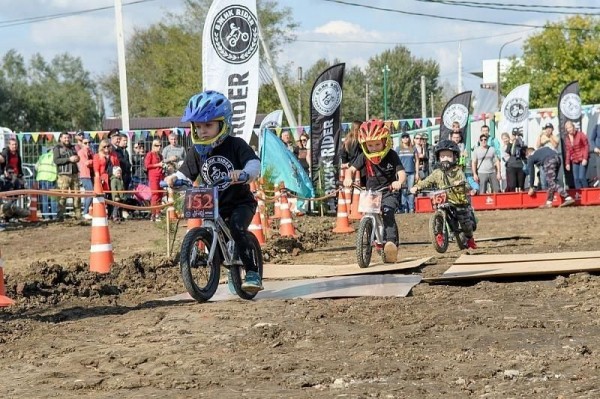 В Краснодаре на месте заброшенной промзоны открыли первую трассу для мотокросса
В Краснодаре на месте заброшенной промзоны открыли первую трассу для мотокросса