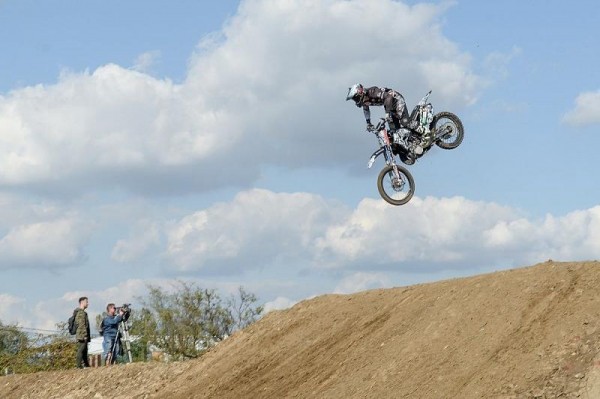 В Краснодаре на месте заброшенной промзоны открыли первую трассу для мотокросса
В Краснодаре на месте заброшенной промзоны открыли первую трассу для мотокросса