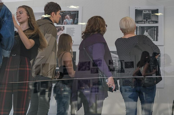 В Краснодаре открылась выставка театральной фотографии
В Краснодаре открылась выставка театральной фотографии