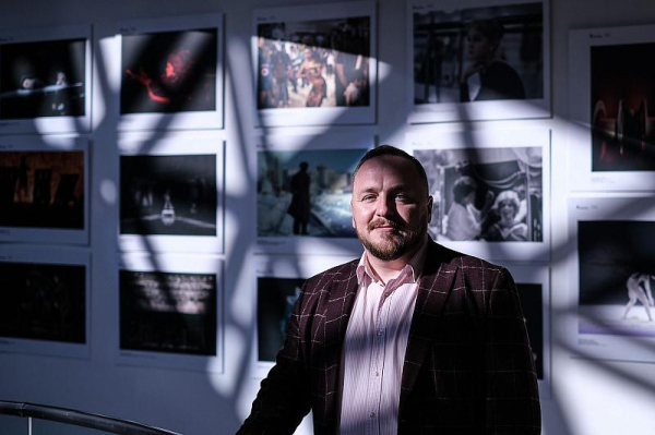 В Краснодаре открылась выставка театральной фотографии
В Краснодаре открылась выставка театральной фотографии