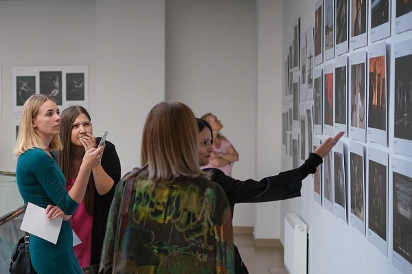 В Краснодаре открылась выставка театральной фотографии
В Краснодаре открылась выставка театральной фотографии