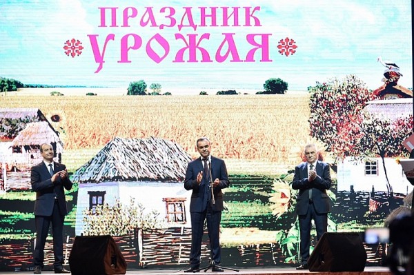 В Краснодаре прошел краевой Праздник урожая
В Краснодаре прошел краевой Праздник урожая