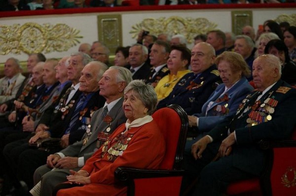 
            В Краснодаре прошли торжества в честь 76-й годовщины освобождения Кубани от немецко-фашистских захватчиков                    