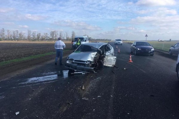 
            В Краснодарском крае в лобовом ДТП пострадал водитель ВАЗ-2114                    