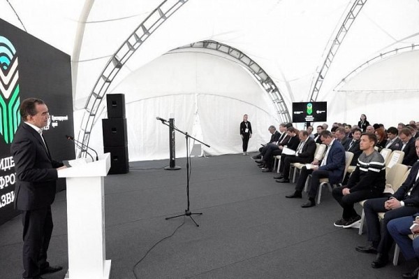 В Сочи проходит межрегиональное совещание «Лидеры цифрового развития»
В Сочи проходит межрегиональное совещание «Лидеры цифрового развития»