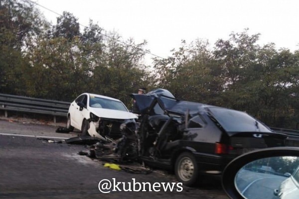 В Сочи в ДТП на встречке пострадали пять человек
В Сочи в ДТП на встречке пострадали пять человек