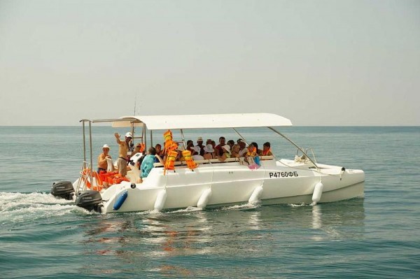 Вениамин Кондратьев поручил разработать регламент выхода в море маломерных судов, перевозящих туристов
Вениамин Кондратьев поручил разработать регламент выхода в море маломерных судов, перевозящих туристов