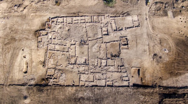 Запуск грузовых поездов в Крым отложат из-за обнаружения античной усадьбы