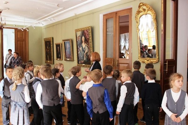 
            ﻿Бесплатные киносеансы, выставки и спектакли: в Краснодарском крае стартовал проект «Культурные нормативы школьников»                    