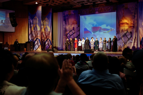 Вениамин Кондратьев поприветствовал участников фестиваля «Вечевой колокол»