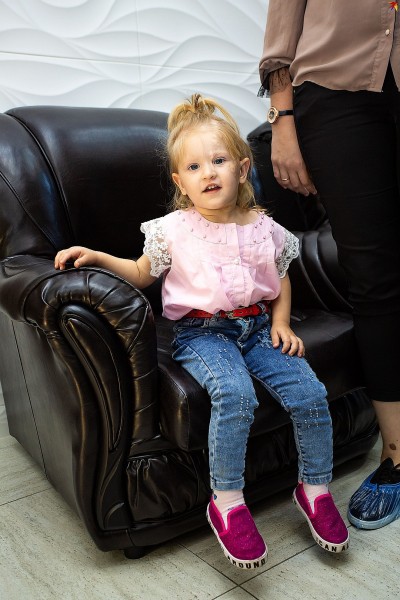 Опасная маска: Российские врачи спасают маленькую американку с огромным родимым пятном на лице Опасная маска: Российские врачи спасают маленькую американку с огромным родимым пятном на лице