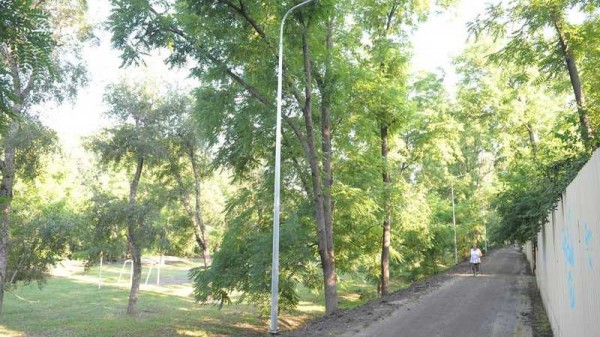 Больше 830 новых деревьев, велодорожка, прорезиненные пешеходные и беговые зоны: в Краснодаре благоустроят &laquo;Тропу здоровья&raquo;