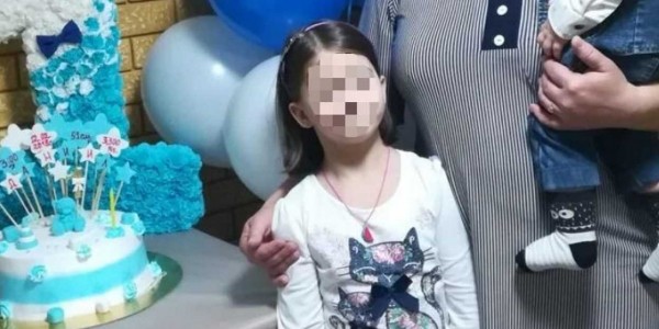 Девочка, объявленная в розыск на Кубани, провалилась в выгребную яму и просидела там почти сутки Девочка, объявленная в розыск на Кубани, провалилась в выгребную яму и просидела там почти сутки