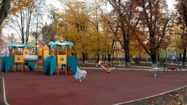 Памп-трек, тренажеры и футбол в одном месте: в Фестивальном микрорайоне Краснодара благоустроили сквер «Майский»