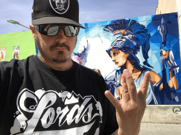 Стрит-арт-художник из Милана начал создавать картину на стене администрации Краснодара